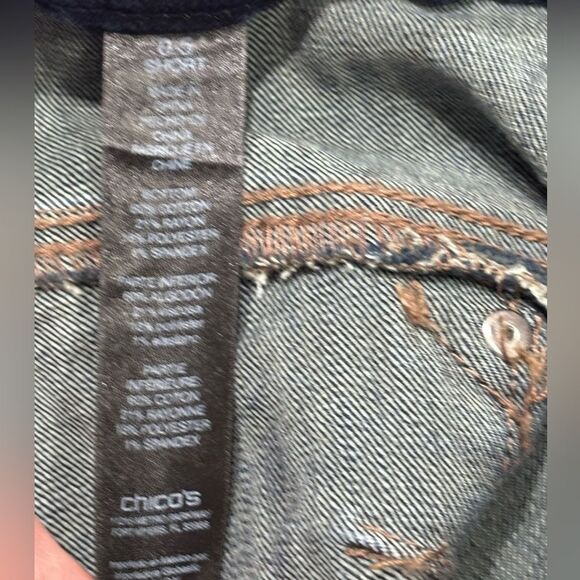 Chico’s | SO Lifting Straight Leg Dark Wash Blue Denim Jeans SZ 0.5 Short - Picture 13 of 16